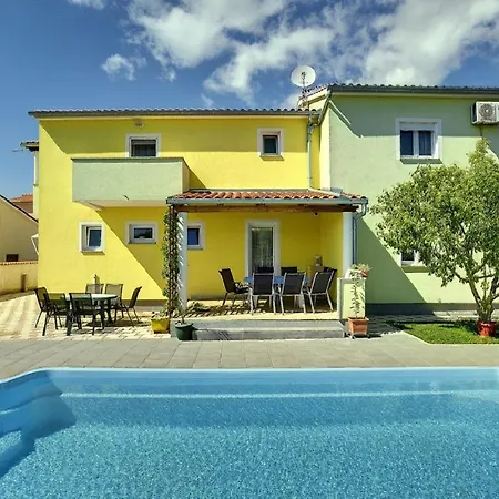 Britney Villa
